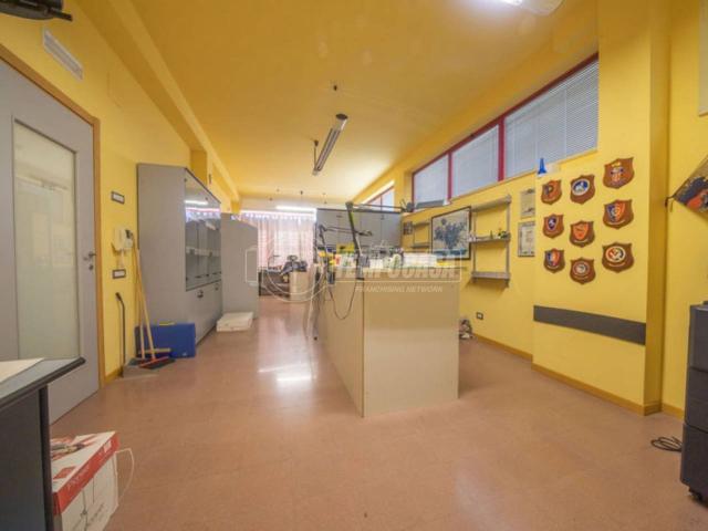 Magazzino in vendita a Montegranaro