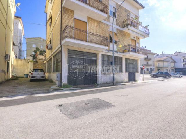 Magazzino in vendita a Montegranaro