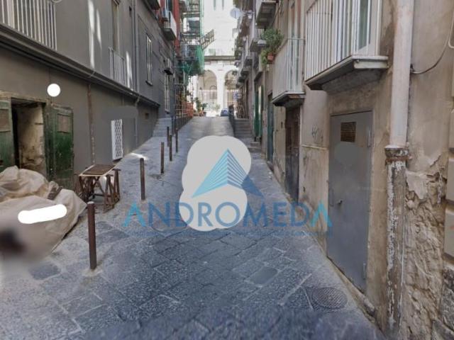 Magazzino in vendita a Napoli