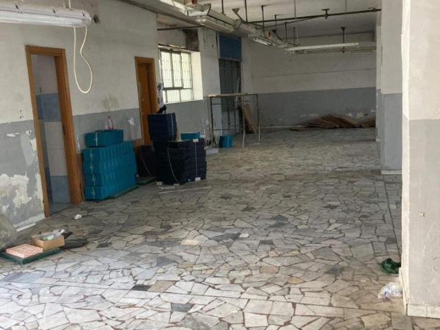 Magazzino in vendita a Napoli
