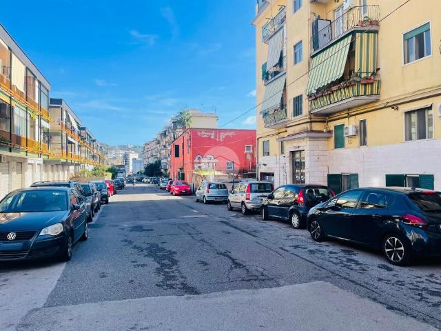 Magazzino in vendita a Napoli