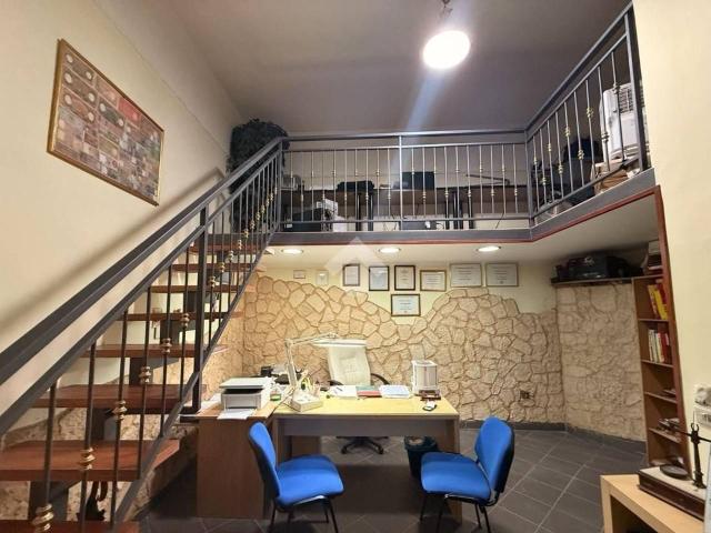Magazzino in vendita a Napoli