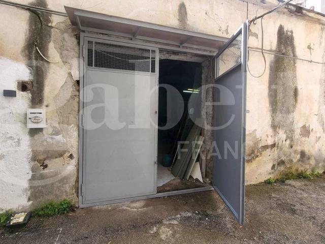 Magazzino in vendita a Napoli