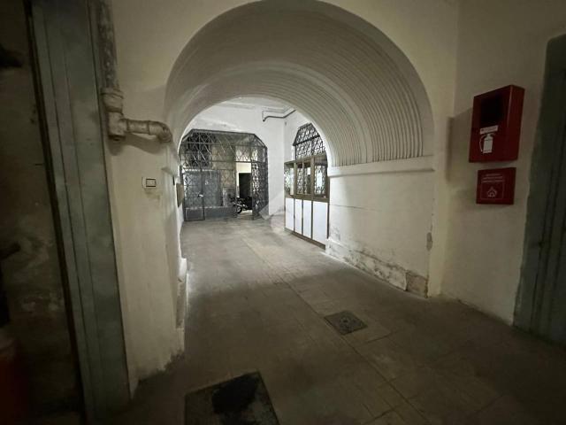 Magazzino in vendita a Napoli