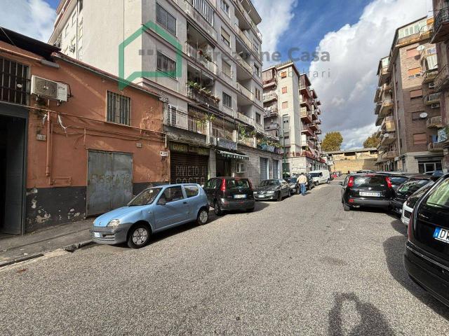 Magazzino in vendita a Napoli