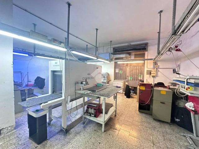 Magazzino in vendita a Napoli