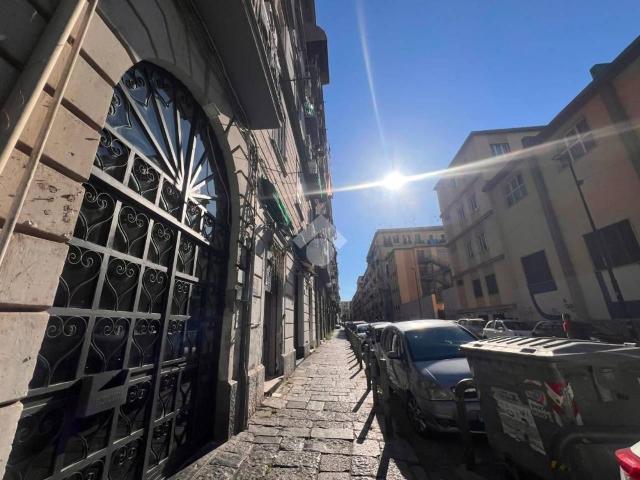 Magazzino in vendita a Napoli