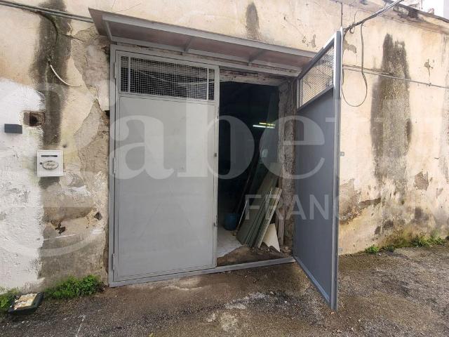 Magazzino in vendita a Napoli