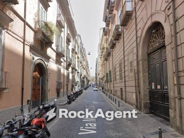 Magazzino in vendita a Napoli