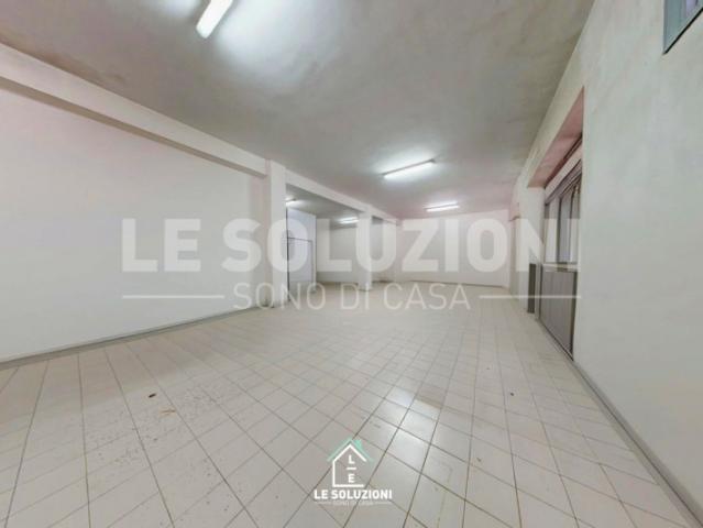 Magazzino in Vendita a Noci