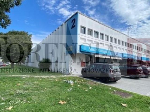 Magazzino in Vendita a Nola