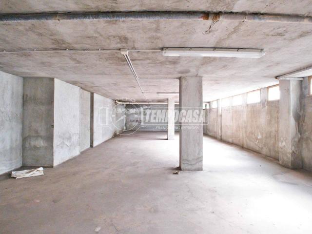 Magazzino in vendita a Novara
