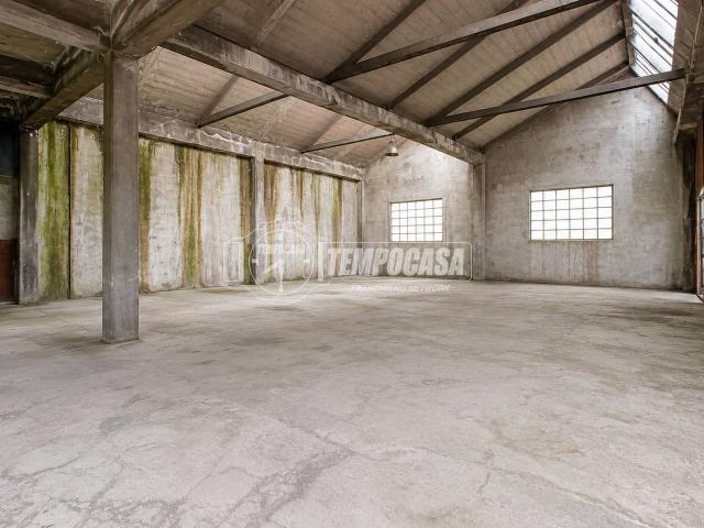 Magazzino in vendita a Novara