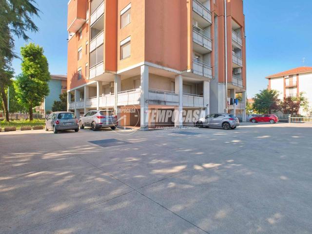 Magazzino in vendita a Novara