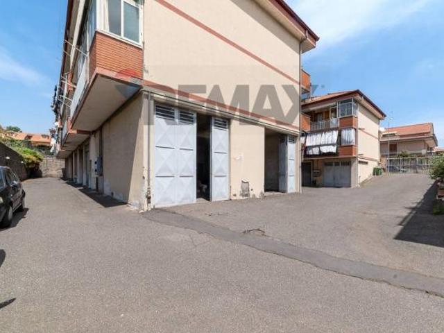 Magazzino in vendita a Aci Sant'Antonio
