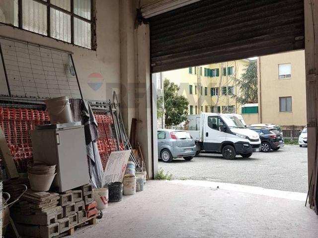 Magazzino in vendita a Ancona
