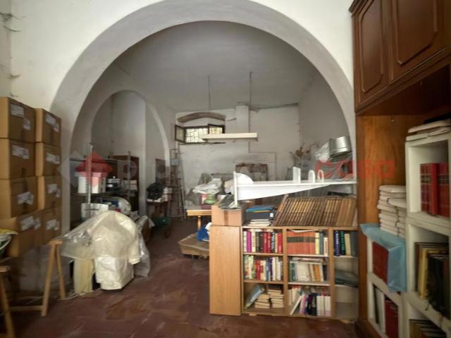 Magazzino in vendita a Arezzo