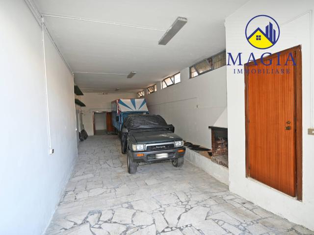 Magazzino in vendita a Ascoli Piceno, Brecciarolo