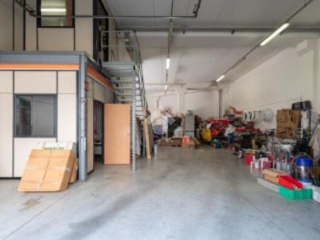 Magazzino in vendita a Bussolengo