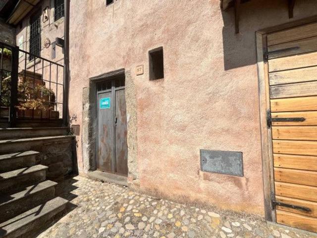 Magazzino in vendita a Bassano In Teverina