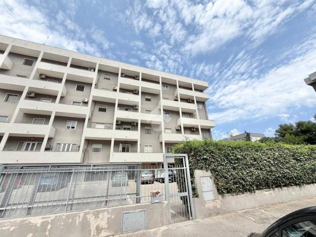 Magazzino in vendita a Bari