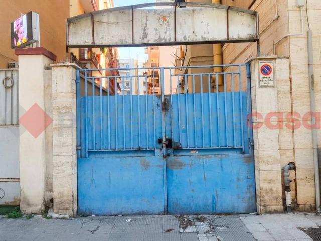 Magazzino in vendita a Bari