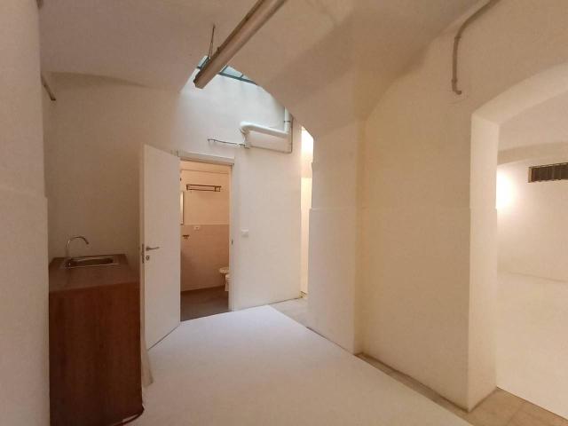 Magazzino in vendita a Bologna