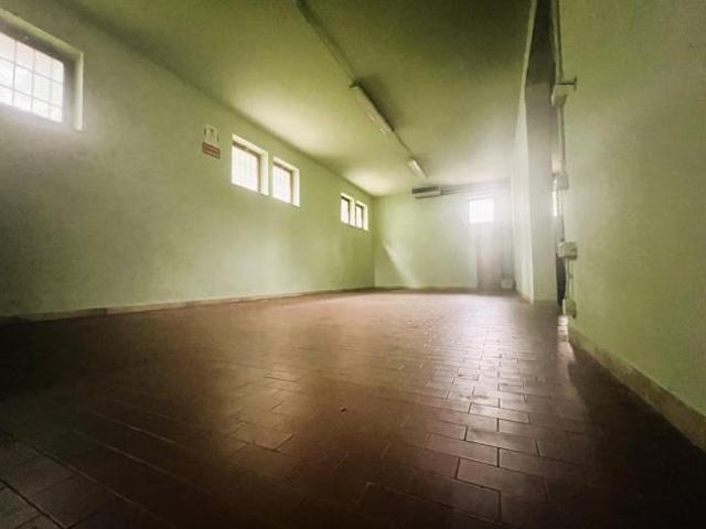 Magazzino in vendita a Borgo a Mozzano 192 mq Rif: 1413540