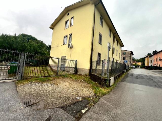 Magazzino in vendita a Borgo A Mozzano