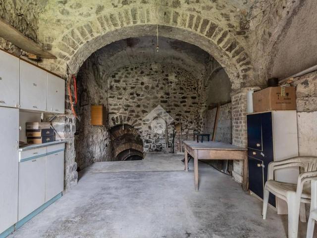 Magazzino in vendita a Bracciano