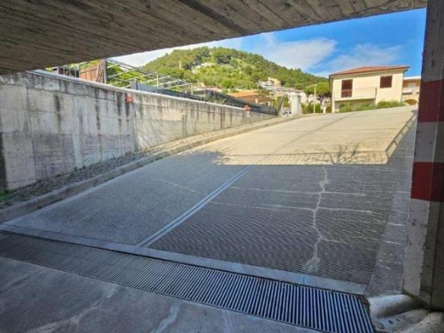 Magazzino in vendita a Camporosso