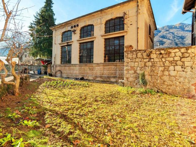 Magazzino in vendita a Casale Corte Cerro