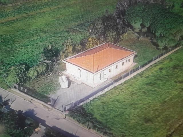 Magazzino in vendita a Cascina