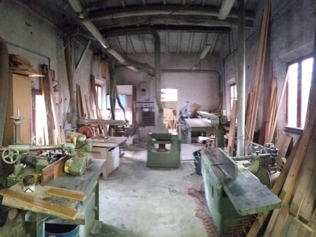Magazzino in vendita a Cascina