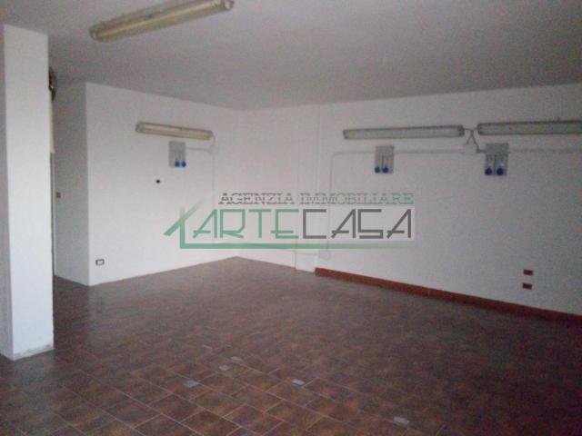 Magazzino in Vendita a Cascina