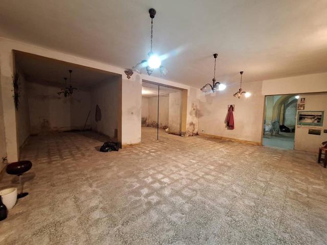 Magazzino in vendita a Cascina