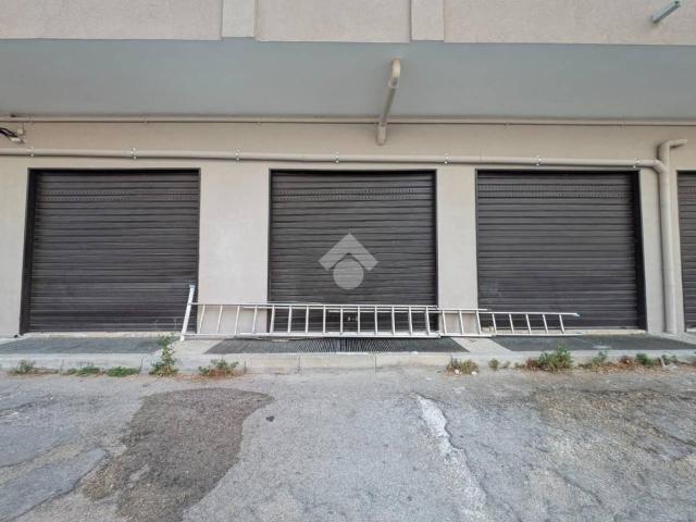 Magazzino in vendita a Caserta