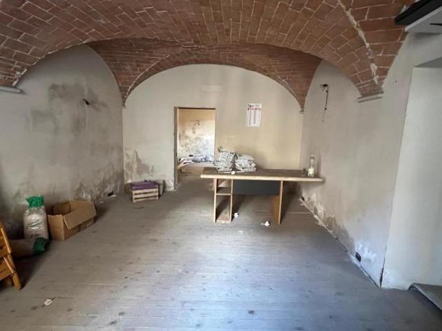 Magazzino in vendita a Carrara