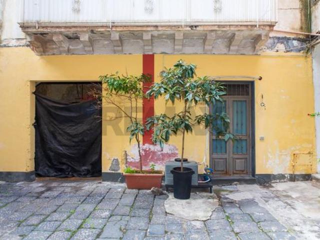 Magazzino in vendita a Catania, Centro Storico