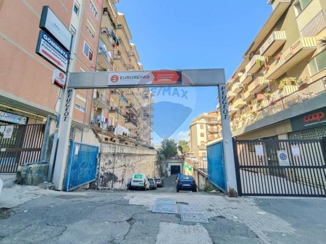 Magazzino in vendita a Catania, Viale Rapisardi