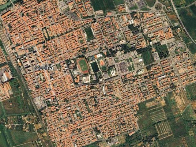 Magazzino in vendita a Cecina