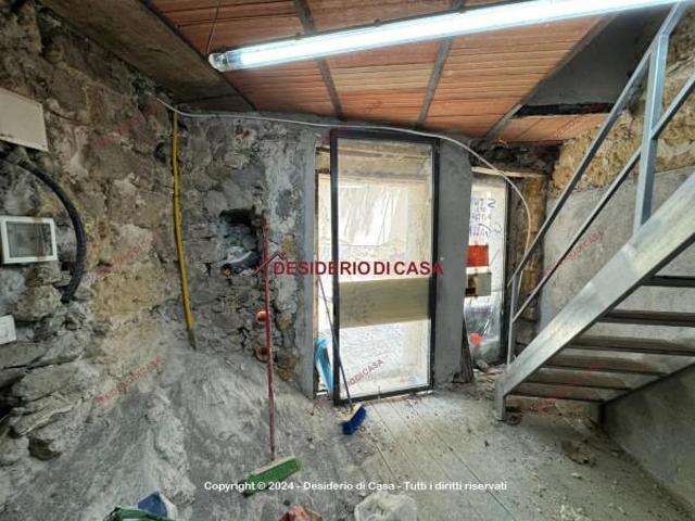 Magazzino in vendita a Cefalu'