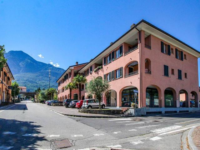 Magazzino in vendita a Colico