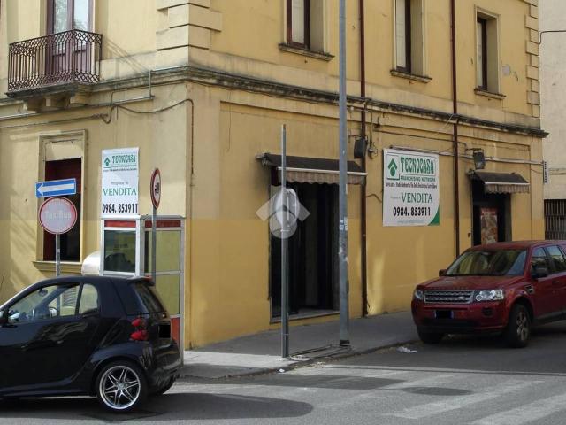 Magazzino in vendita a Cosenza