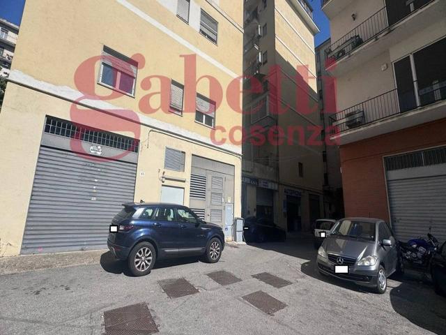 Magazzino in vendita a Cosenza