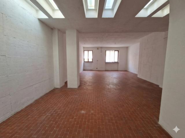 Magazzino in vendita a Cremona