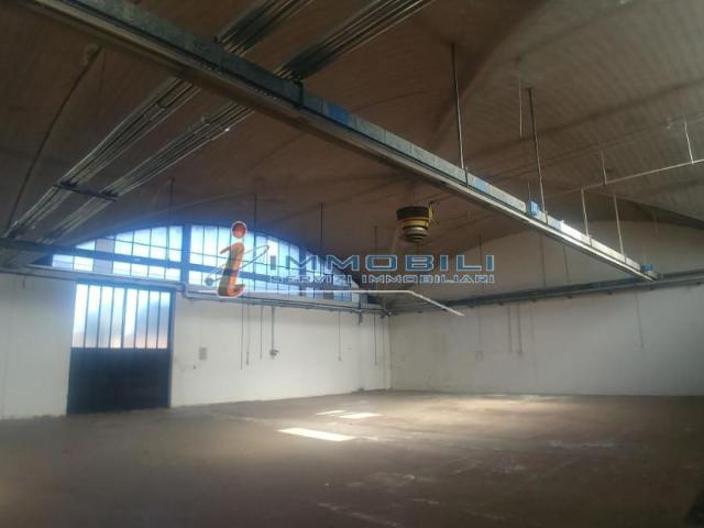 Magazzino in vendita a Desio
