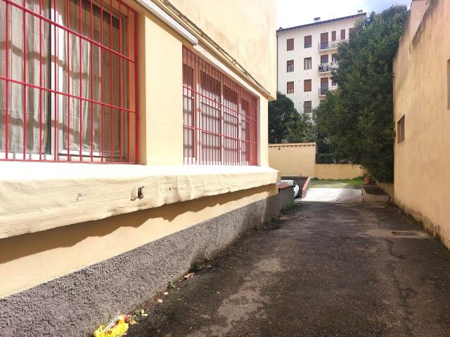 Magazzino in vendita a Firenze