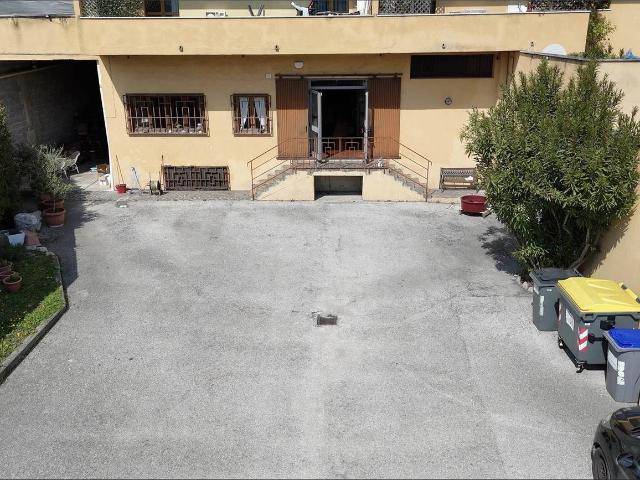 Magazzino in vendita a Foligno