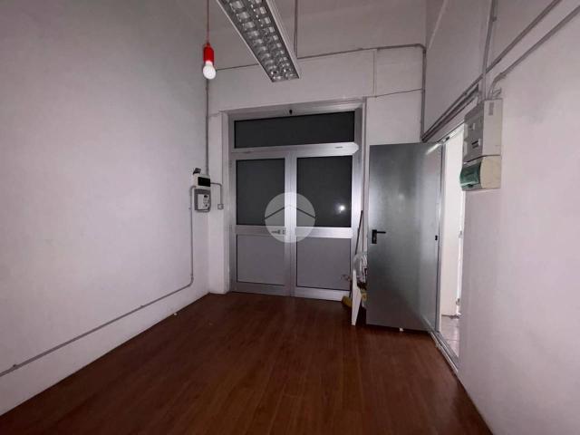 Magazzino in vendita a Genova